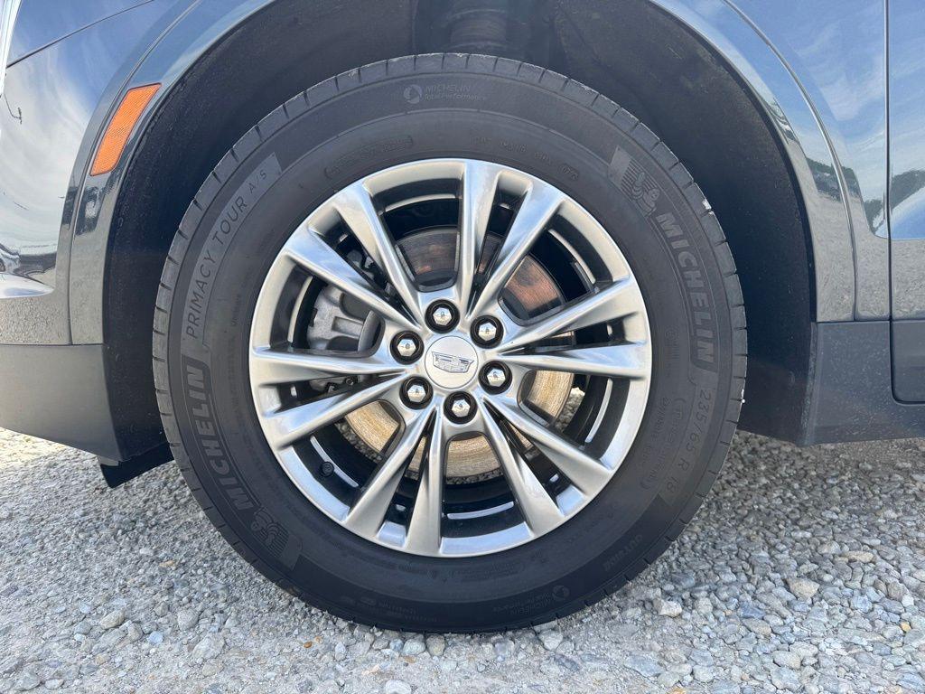 used 2022 Cadillac XT5 car, priced at $35,210
