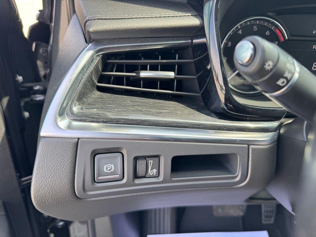 used 2022 Cadillac XT5 car, priced at $35,210