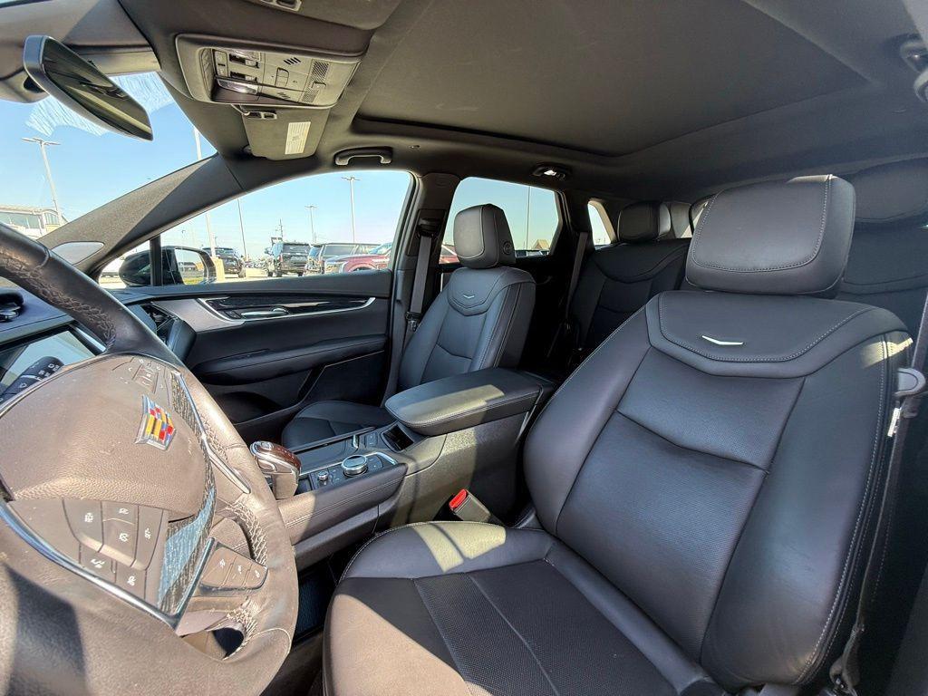 used 2023 Cadillac XT5 car, priced at $37,270