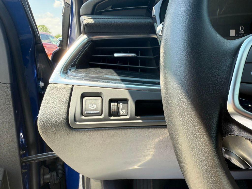 used 2024 Cadillac XT5 car, priced at $42,885