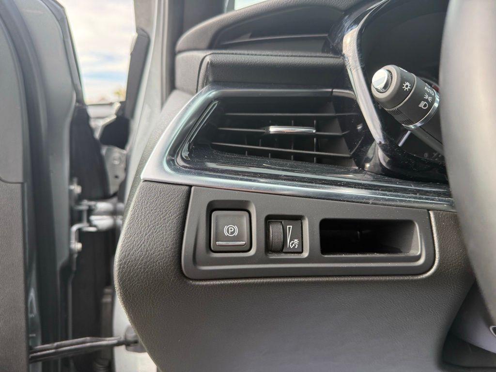 used 2025 Cadillac XT5 car, priced at $46,094