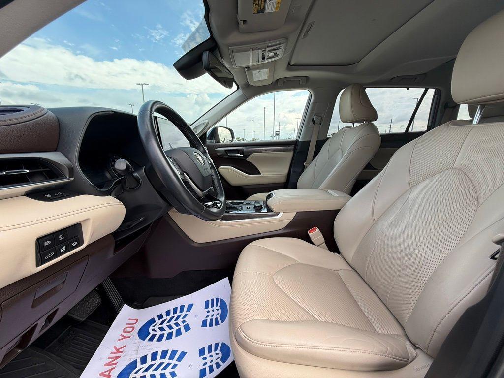 used 2021 Toyota Highlander car, priced at $38,500