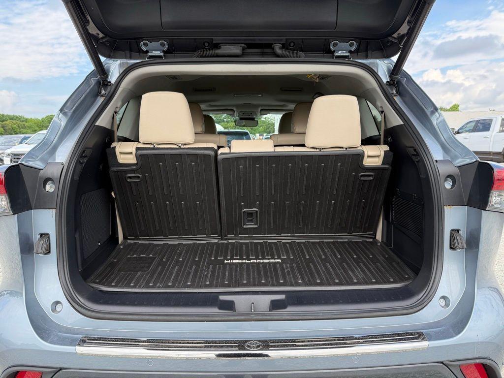 used 2021 Toyota Highlander car, priced at $38,500
