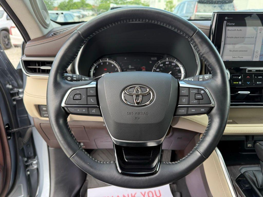 used 2021 Toyota Highlander car, priced at $38,500