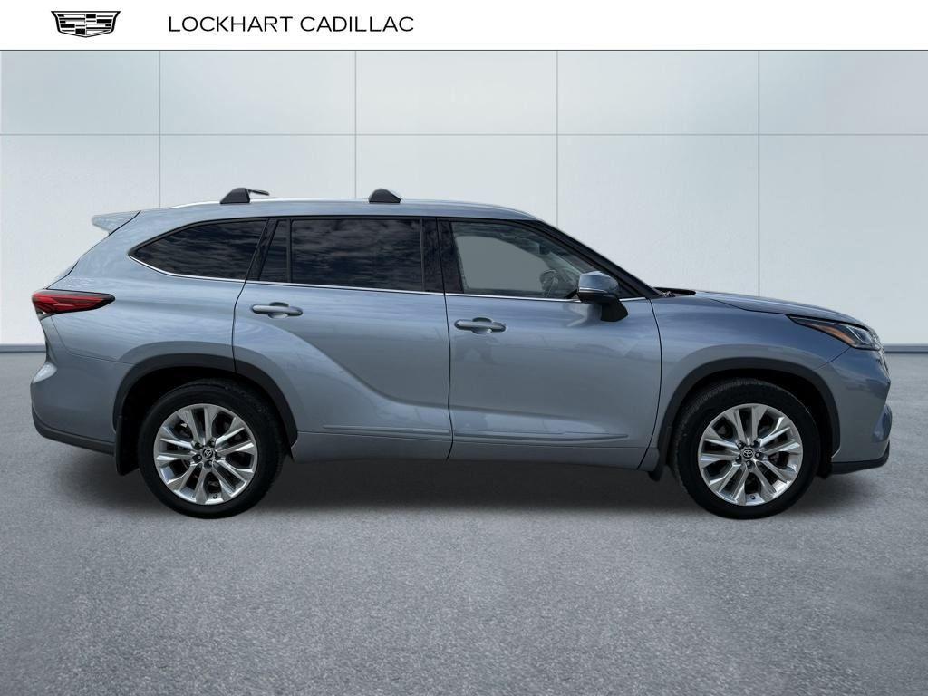 used 2021 Toyota Highlander car, priced at $38,500