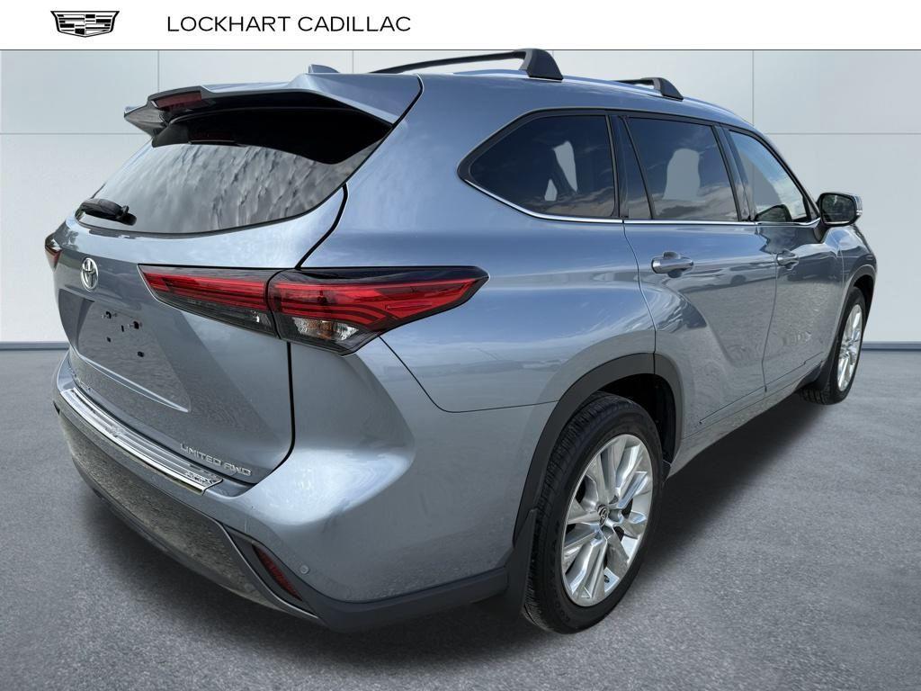 used 2021 Toyota Highlander car, priced at $38,500
