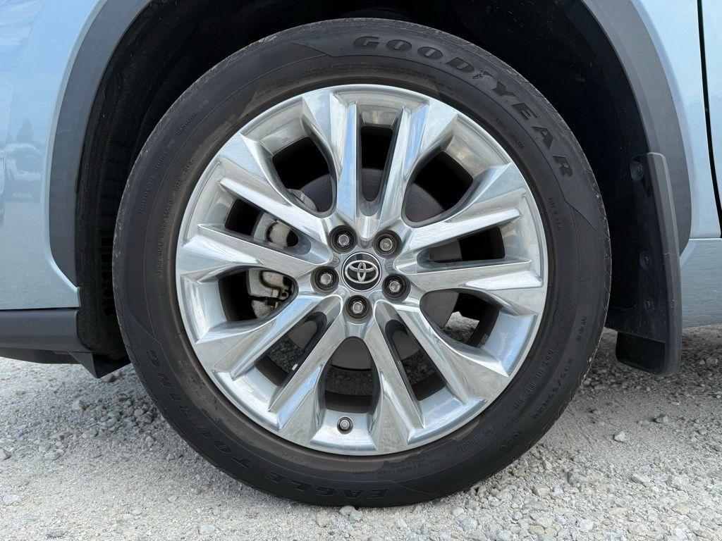 used 2021 Toyota Highlander car, priced at $38,500