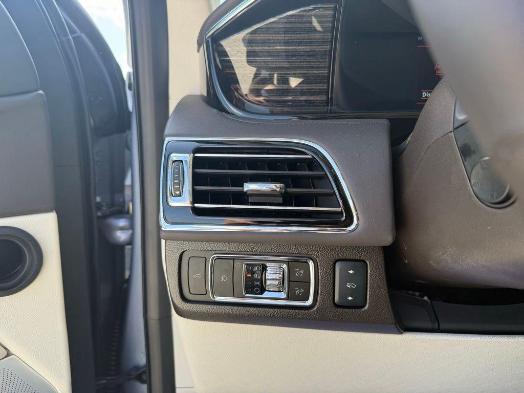 used 2024 Lincoln Navigator car, priced at $88,500