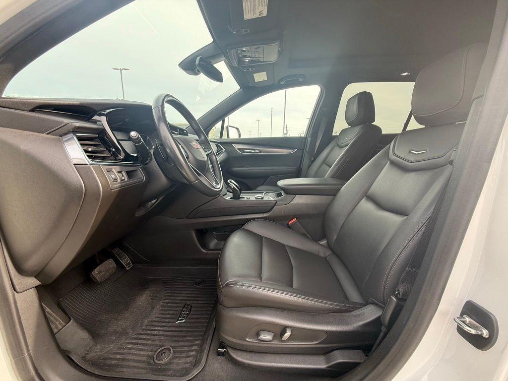 used 2022 Cadillac XT6 car, priced at $30,250