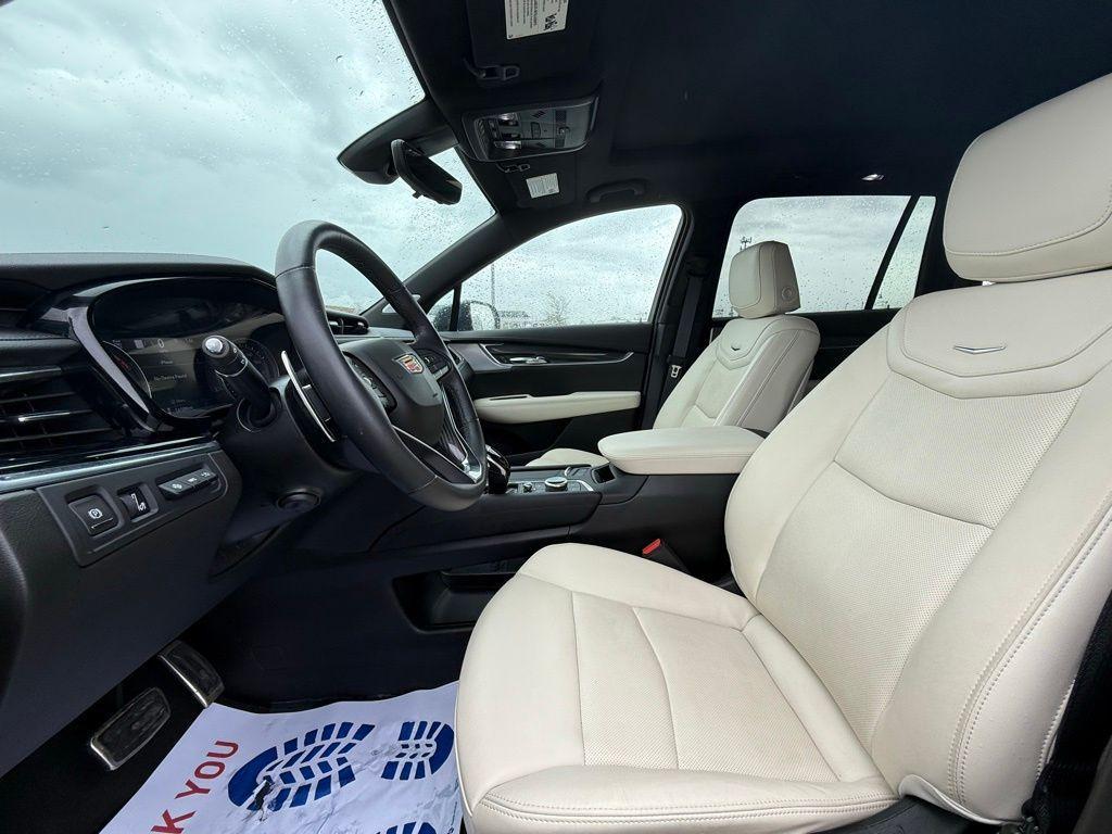 used 2024 Cadillac XT6 car, priced at $53,130