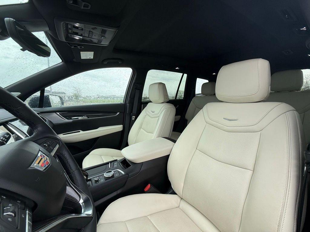 used 2024 Cadillac XT6 car, priced at $53,130