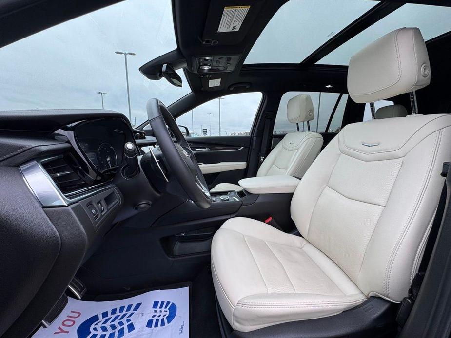 used 2023 Cadillac XT6 car, priced at $44,434