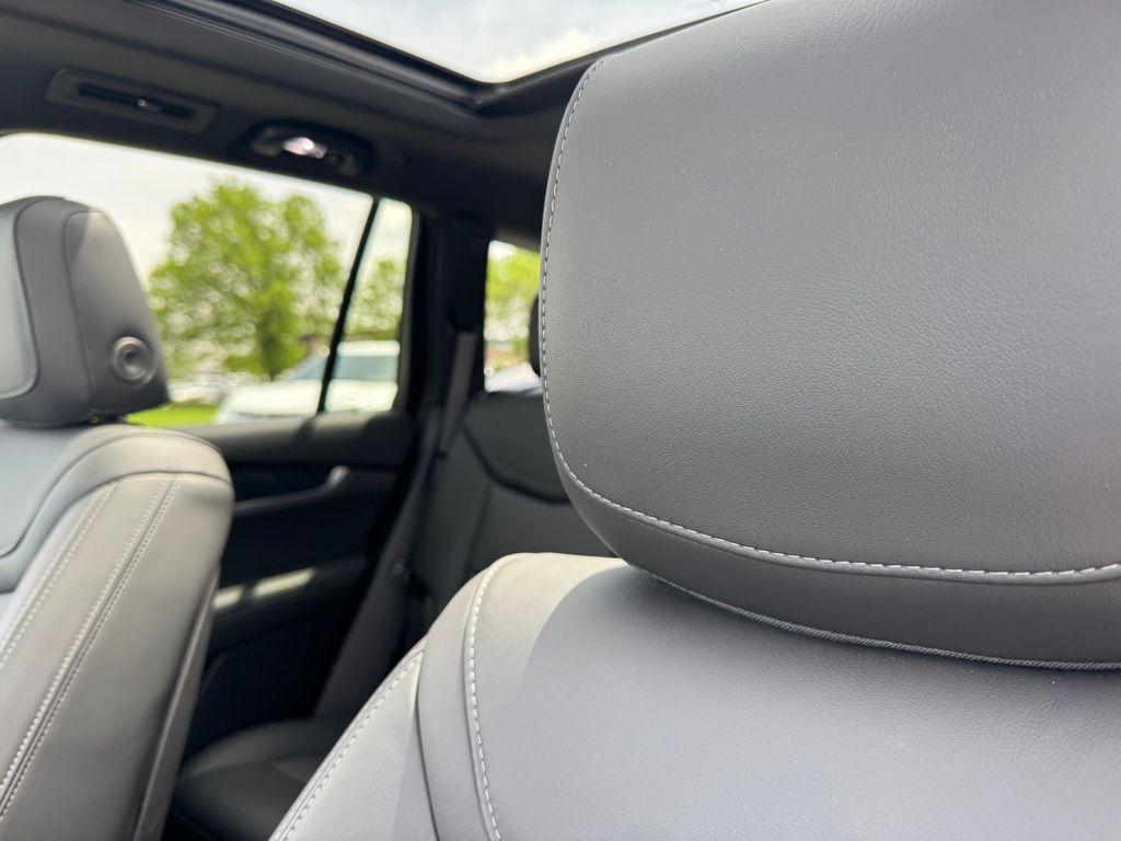 used 2024 Cadillac XT6 car, priced at $55,600