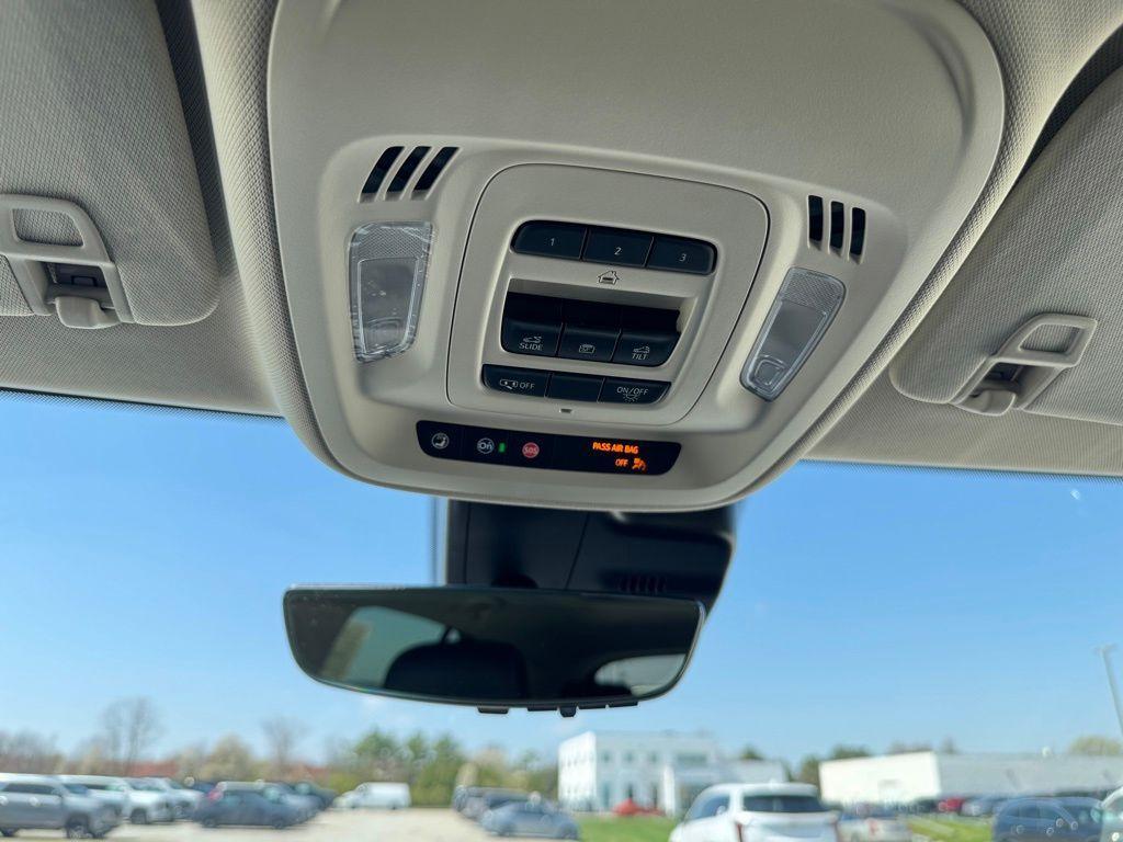 used 2022 Buick Envision car, priced at $32,500