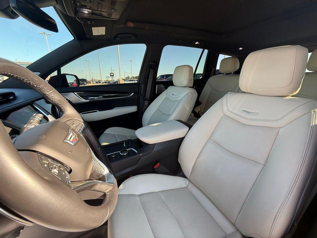 used 2023 Cadillac XT6 car, priced at $44,186