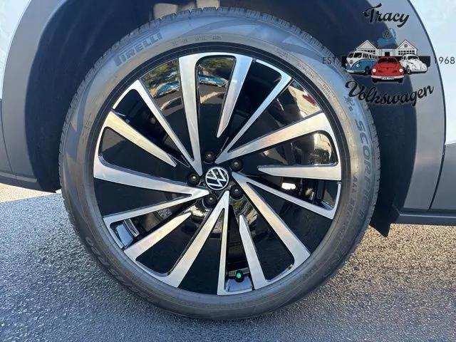 new 2025 Volkswagen ID.4 car, priced at $46,187