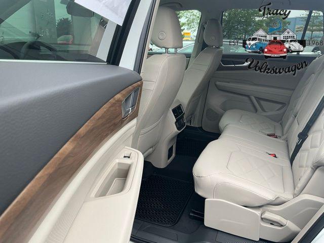 new 2025 Volkswagen Atlas car, priced at $42,577
