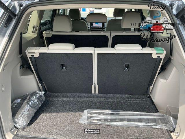 new 2025 Volkswagen Atlas car, priced at $54,000