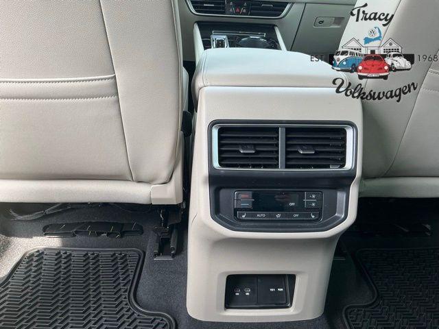 new 2025 Volkswagen Atlas car, priced at $54,000