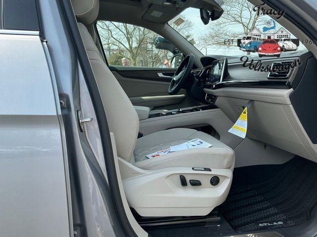 new 2025 Volkswagen Atlas car, priced at $54,000