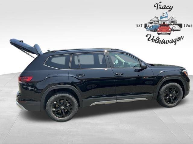 new 2025 Volkswagen Atlas car, priced at $48,951