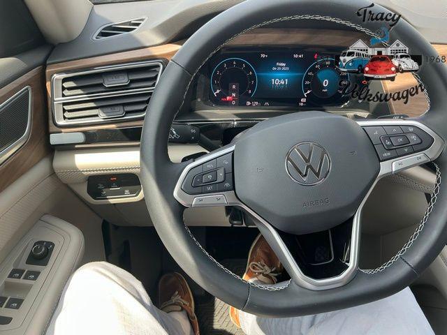 new 2025 Volkswagen Atlas car, priced at $41,000