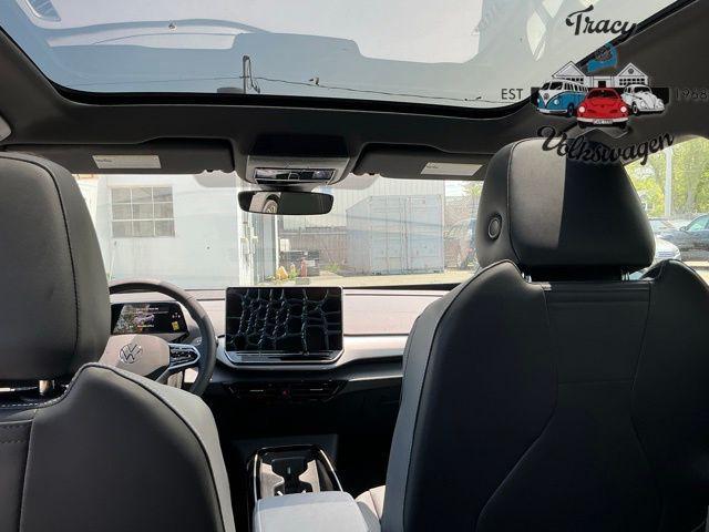 new 2025 Volkswagen ID.4 car, priced at $55,901