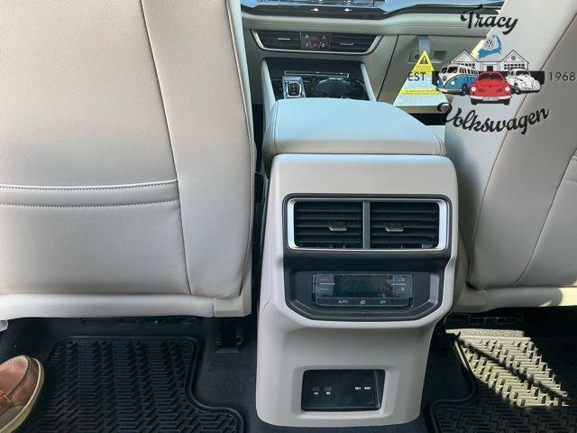 new 2025 Volkswagen Atlas car, priced at $45,900