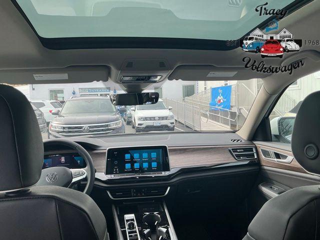 new 2025 Volkswagen Atlas car, priced at $57,056