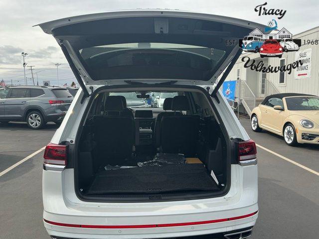 new 2025 Volkswagen Atlas car, priced at $57,056