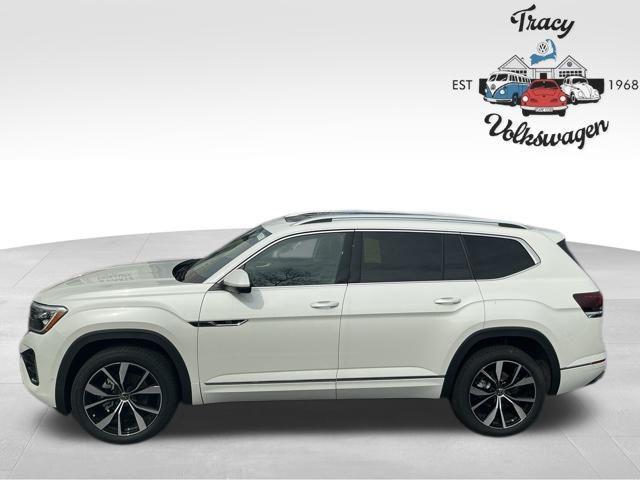 new 2025 Volkswagen Atlas car, priced at $57,056