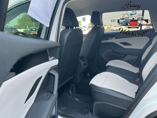 new 2025 Volkswagen Tiguan car, priced at $35,921