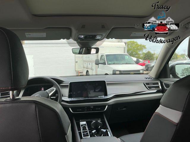 new 2025 Volkswagen Atlas car, priced at $48,600