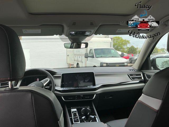 new 2025 Volkswagen Atlas car, priced at $48,600