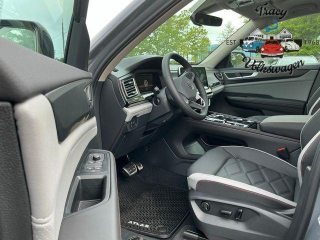 new 2025 Volkswagen Atlas car, priced at $48,600
