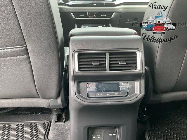 new 2025 Volkswagen Atlas car, priced at $48,600