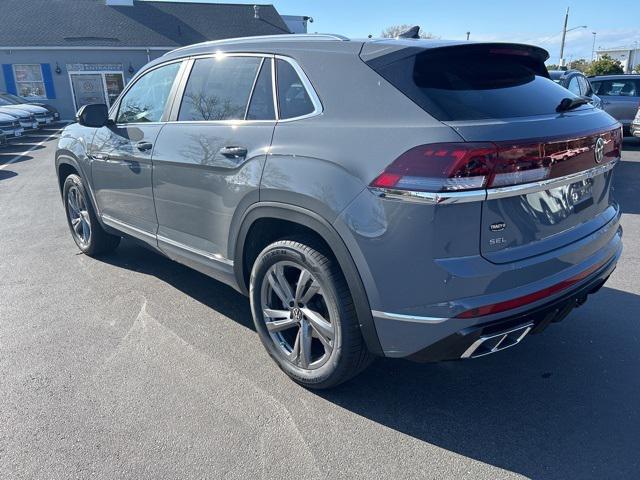 new 2024 Volkswagen Atlas Cross Sport car, priced at $52,396