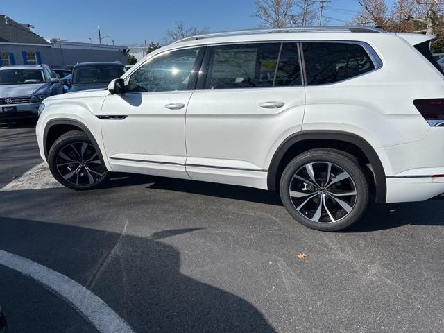 new 2024 Volkswagen Atlas car, priced at $54,700