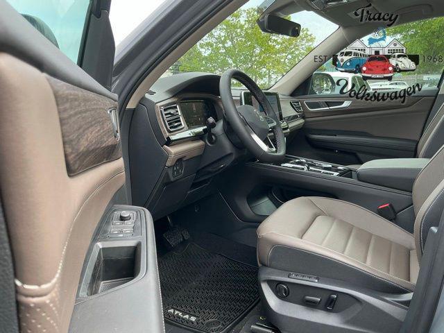 new 2025 Volkswagen Atlas car, priced at $50,400