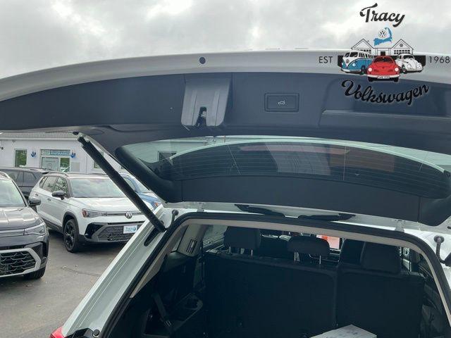 new 2025 Volkswagen Atlas car, priced at $48,000