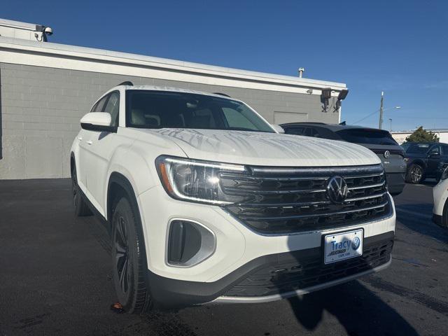 new 2025 Volkswagen Atlas car, priced at $42,577