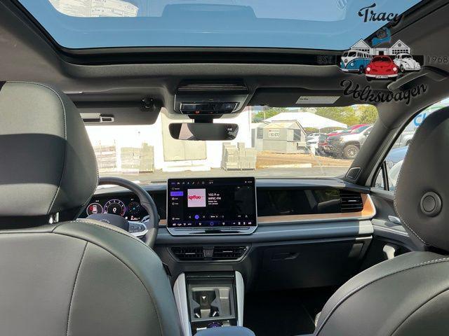 new 2025 Volkswagen Tiguan car, priced at $42,804