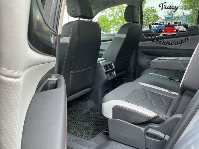new 2025 Volkswagen Atlas car, priced at $48,600