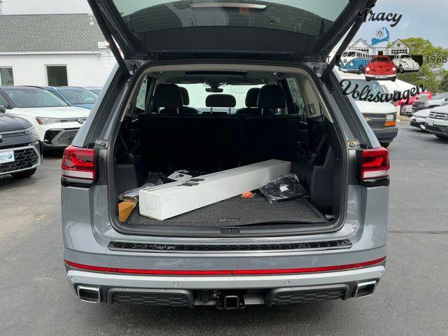 new 2025 Volkswagen Atlas car, priced at $48,600
