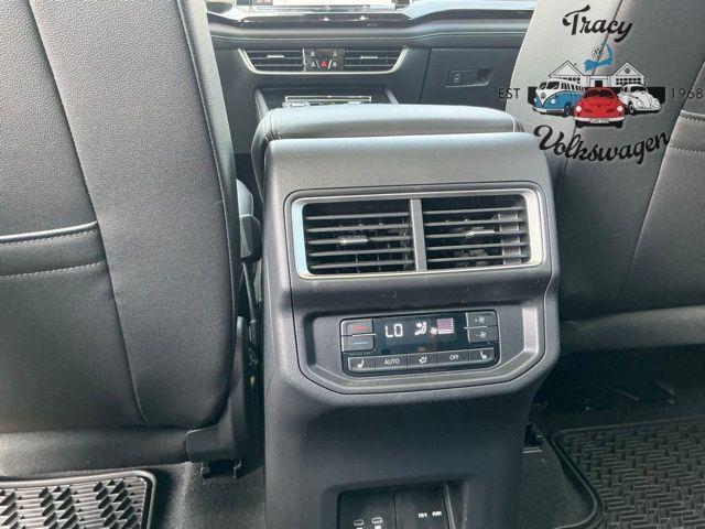 new 2025 Volkswagen Atlas car, priced at $55,000