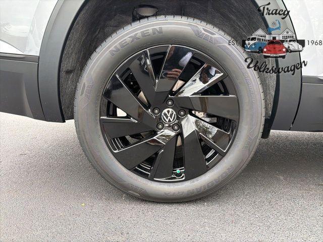 new 2026 Volkswagen Atlas car, priced at $50,415