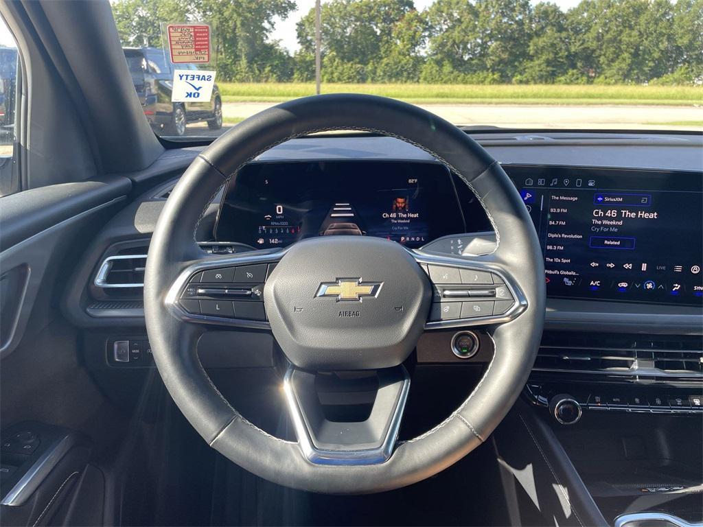 used 2025 Chevrolet Traverse car, priced at $39,850