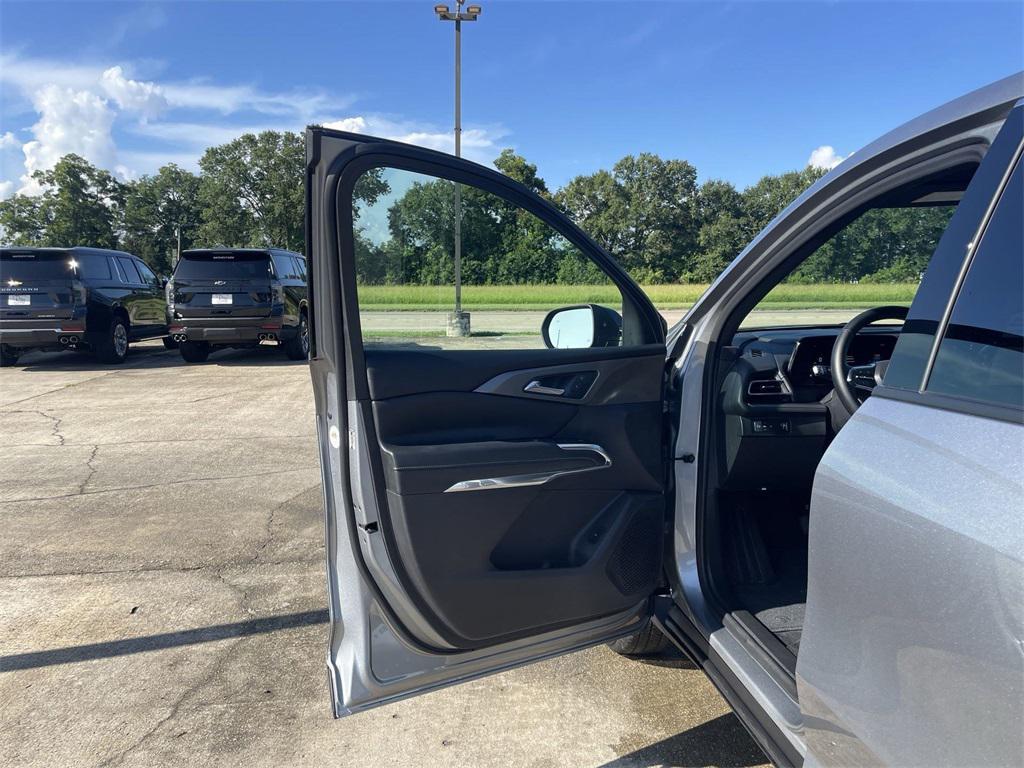 used 2025 Chevrolet Traverse car, priced at $39,850