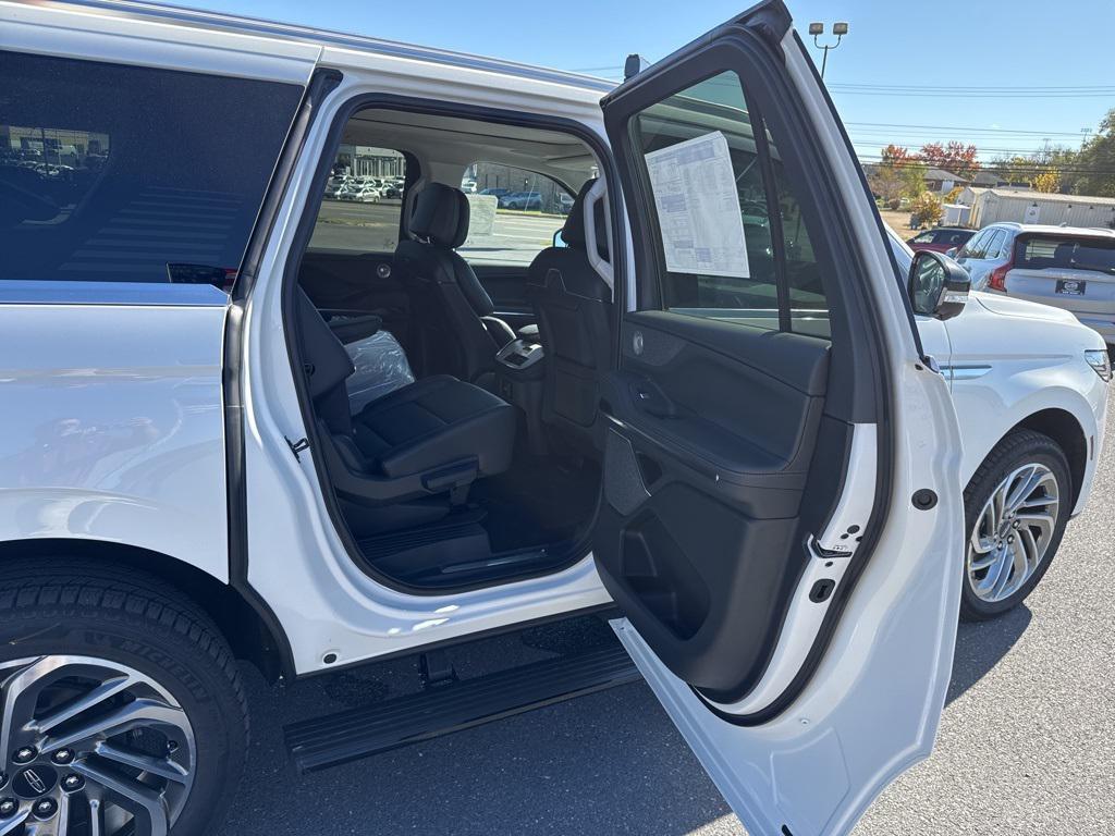 new 2025 Lincoln Navigator L car, priced at $107,325