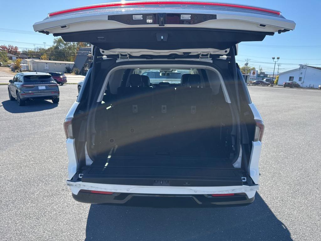 new 2025 Lincoln Navigator L car, priced at $107,325